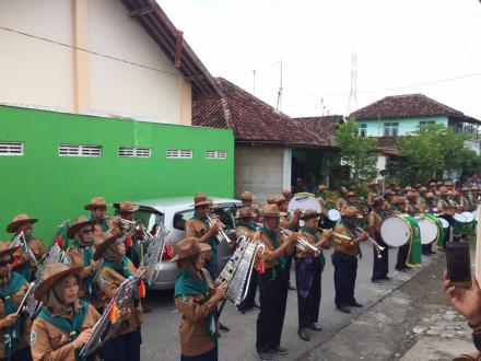 Grup Drumb Band HW Memeriahkan Khitanan Massal di Dahromo